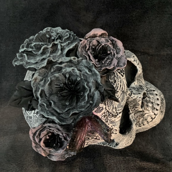 Christian Lacroix Lace Skull 💀 With  Flowers 🌸 & Butterfly 🦋 - Picture 6 of 7